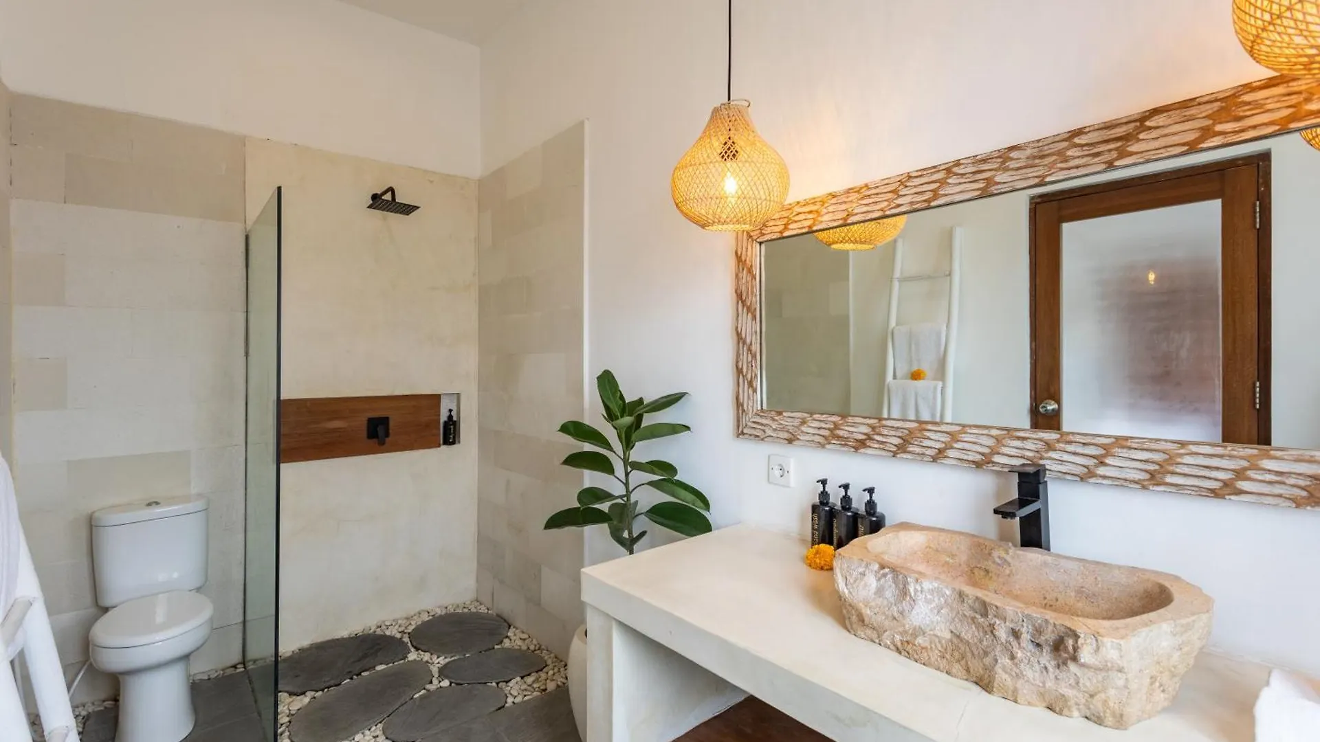 5 Bedroom Entire Villa In Berawa Canggu Dalung