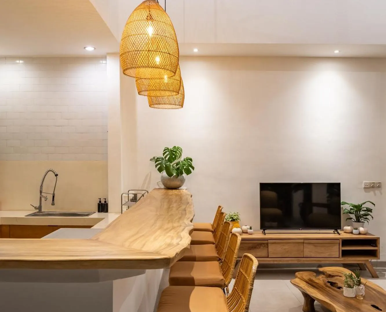 5 Bedroom Entire Villa In Berawa Canggu Dalung  Indonesia