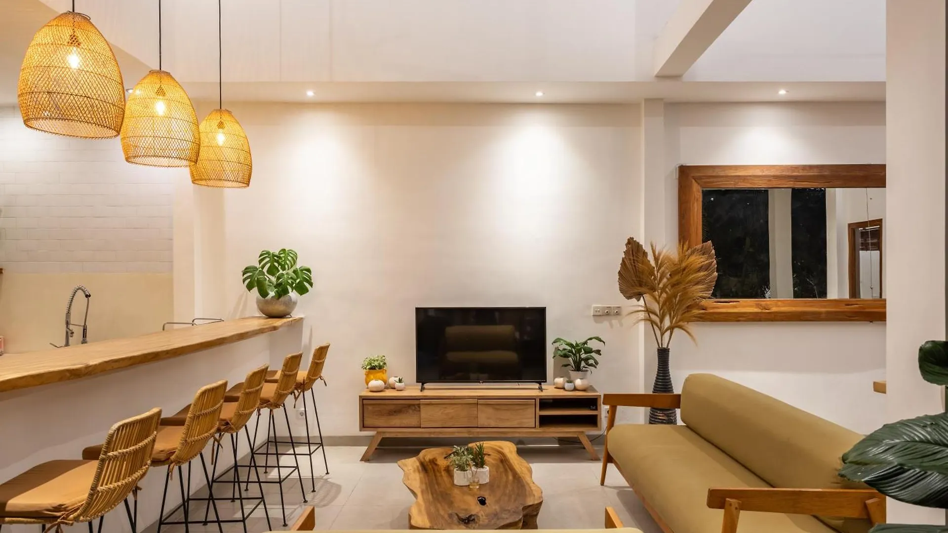 5 Bedroom Entire Villa In Berawa Canggu Dalung