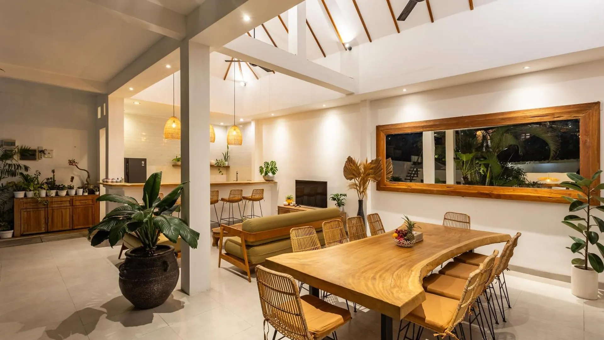 5 Bedroom Entire Villa In Berawa Canggu Dalung  Dalung (Bali)