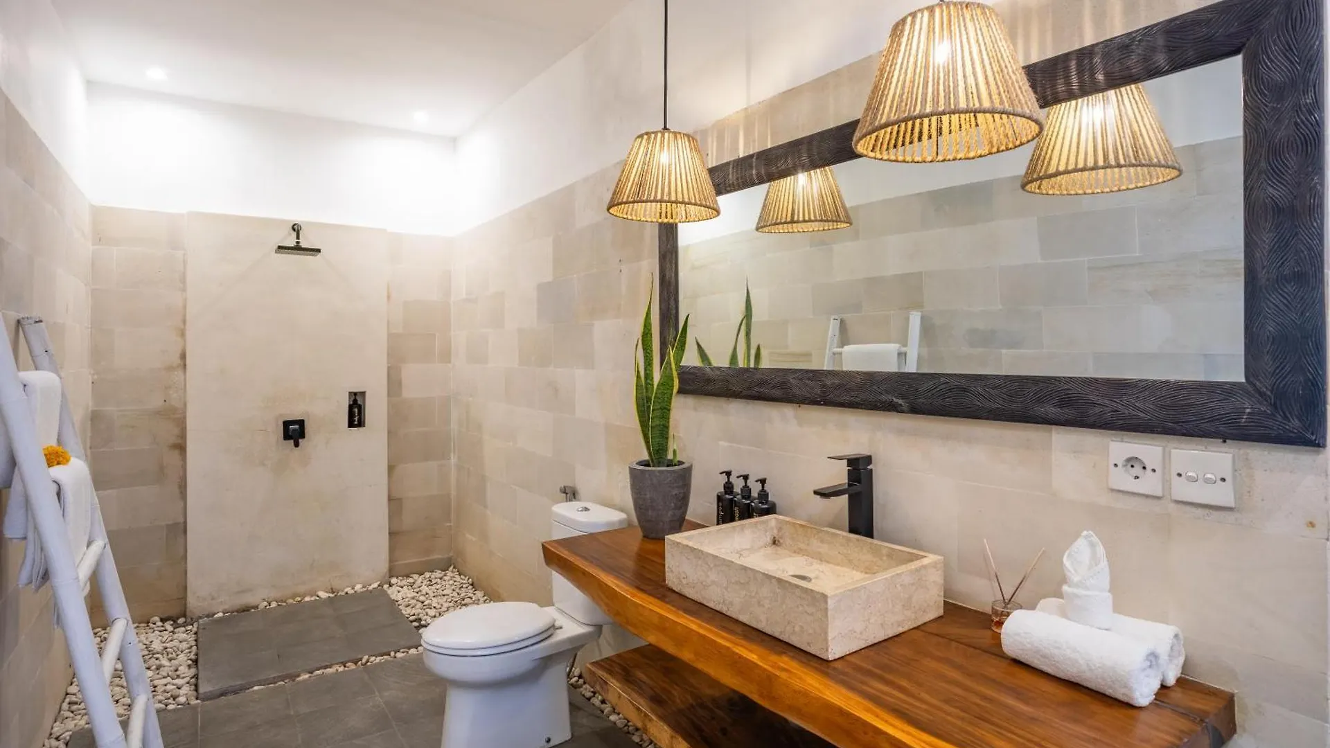 5 Bedroom Entire Villa In Berawa Canggu Dalung