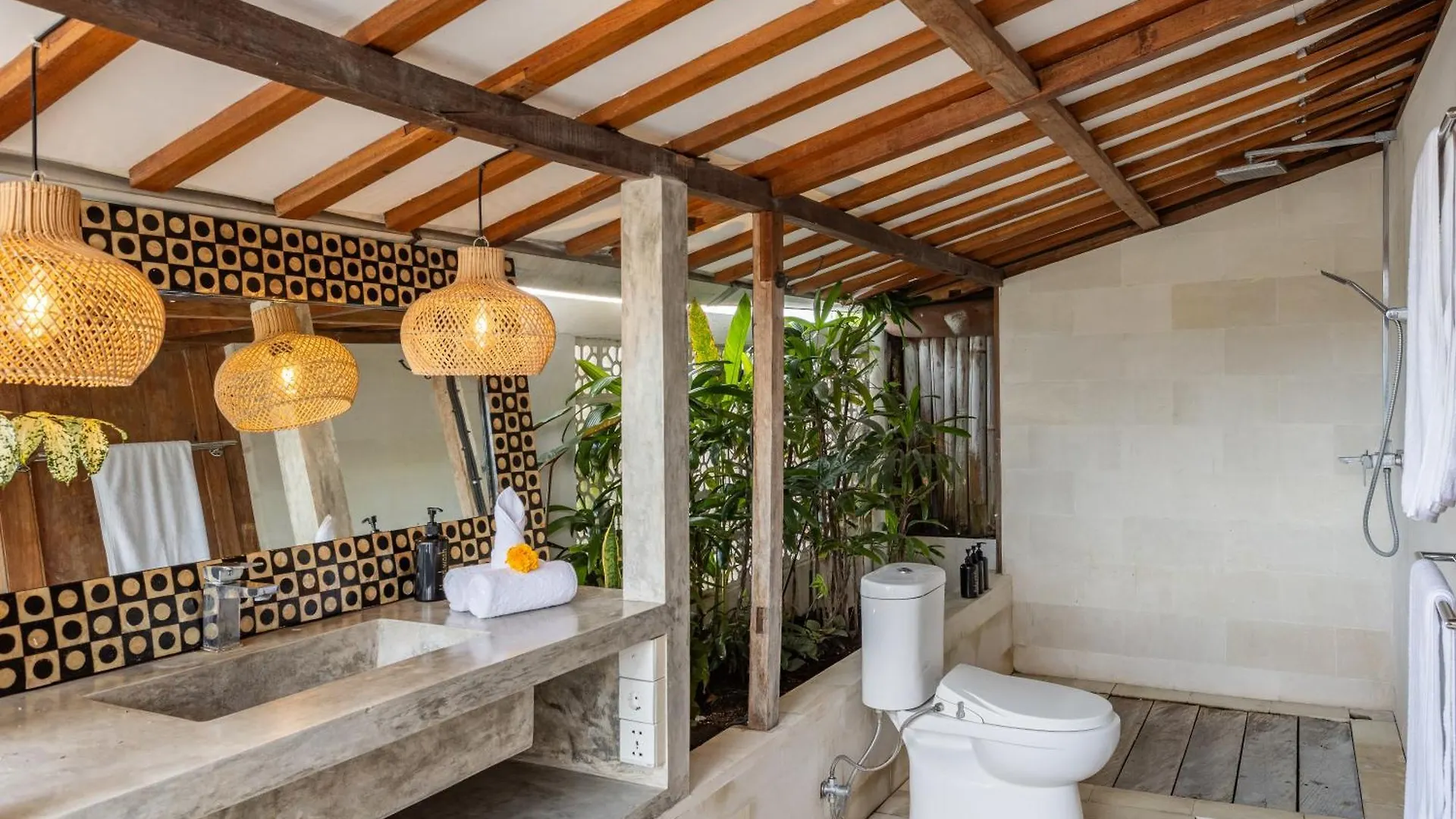 5 Bedroom Entire Villa In Berawa Canggu Dalung