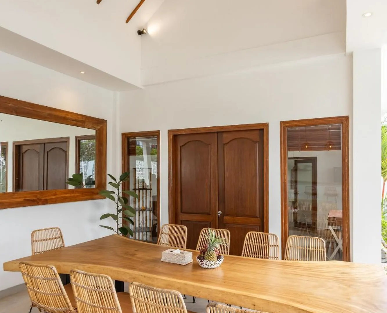 5 Bedroom Entire Villa In Berawa Canggu Dalung  Indonesia